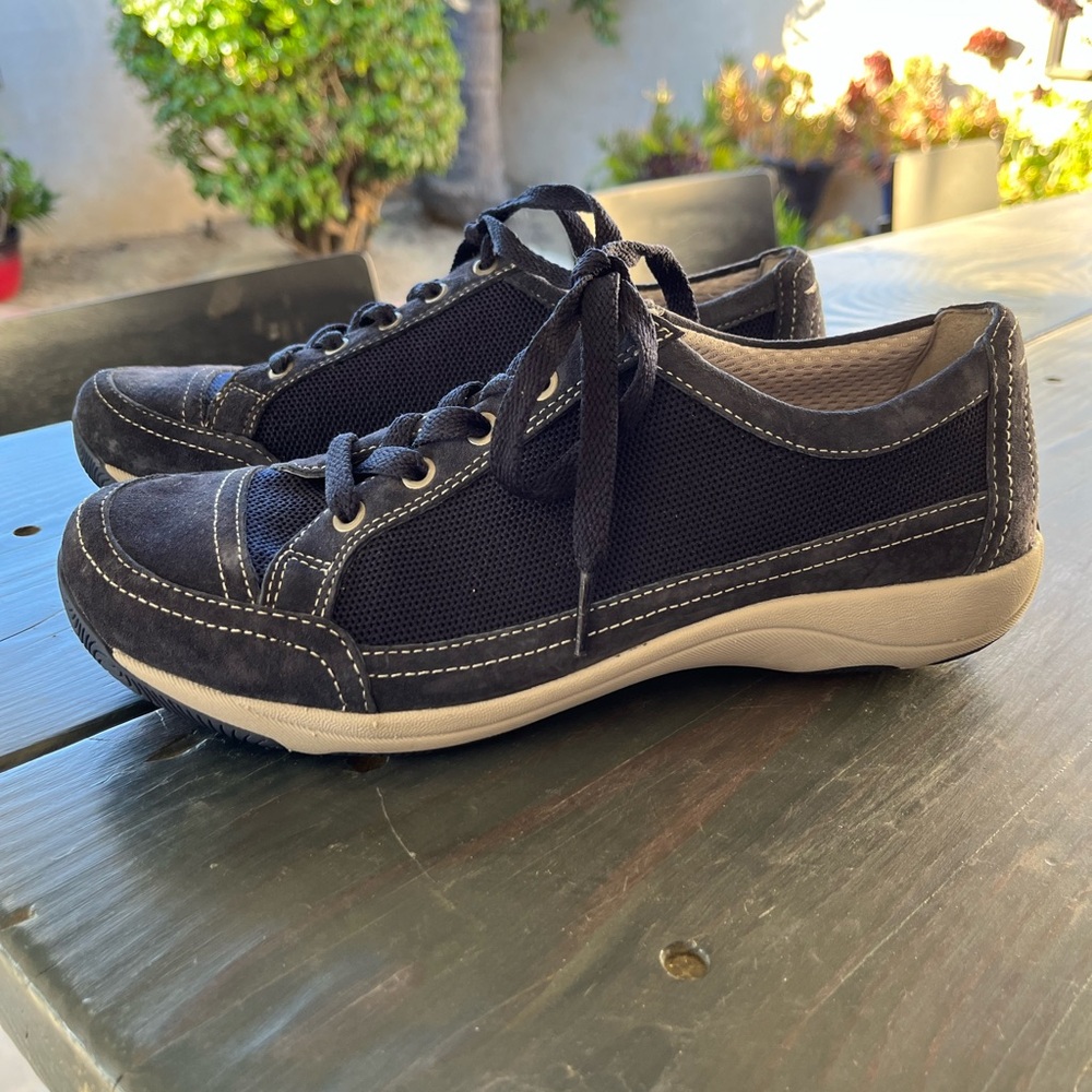 Dansko blue tennis shoes size 7.5